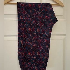 Pink multicolored LulaRoe leggings size tall & curvy